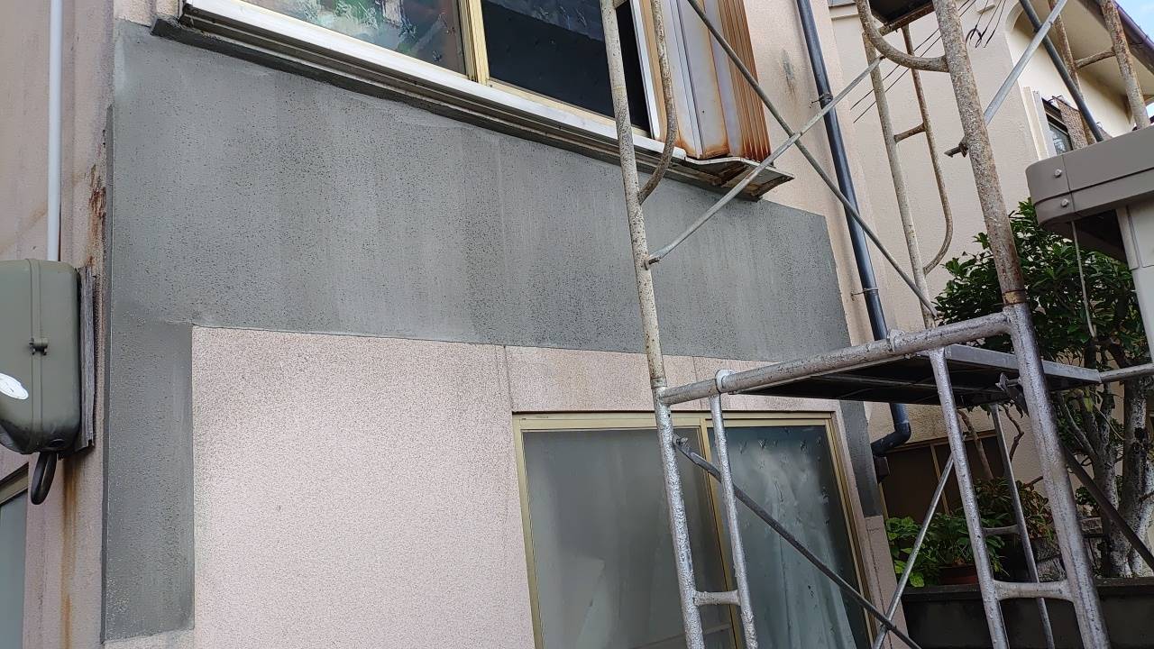 八尾市で外壁左官・補修工事｜傷んだ下地を確認して外壁を復旧